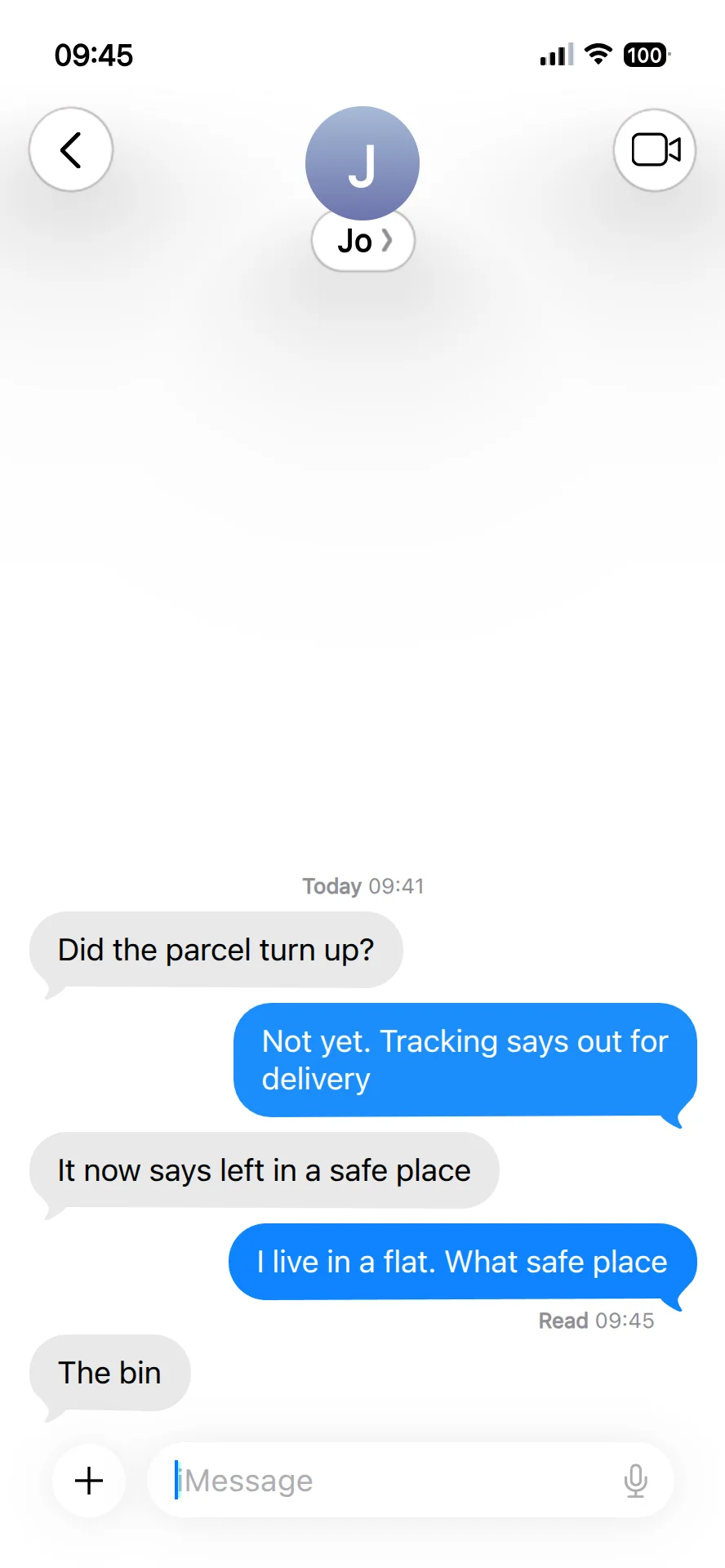 Screenshot three of the same thread at 09:45: the reply has arrived